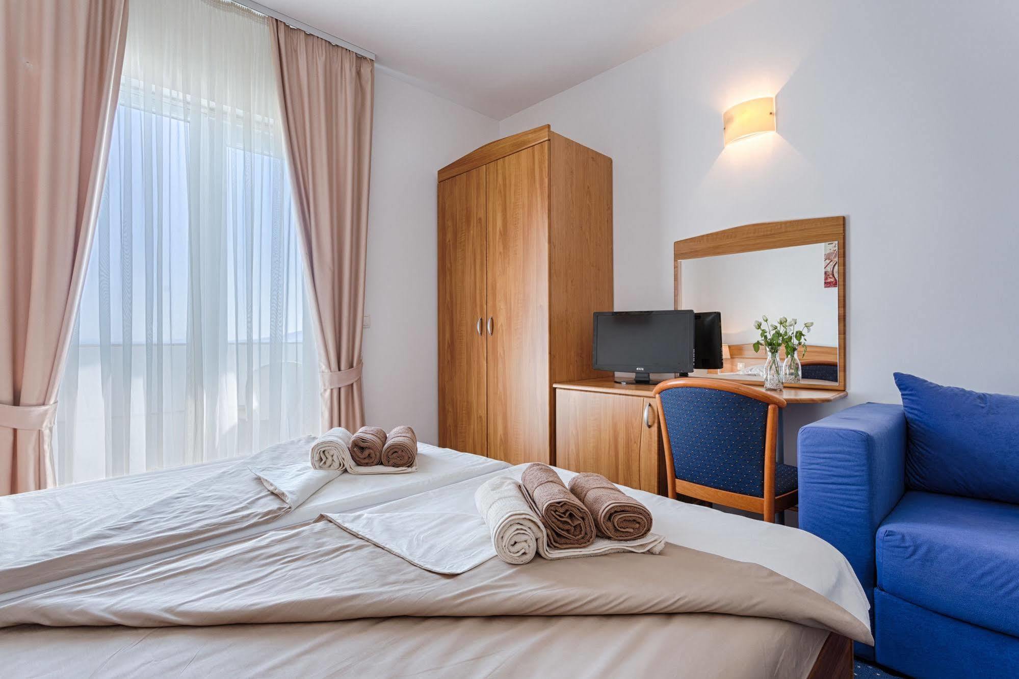 Hotel Viktorija Seget Vranjica Eksteriør bilde